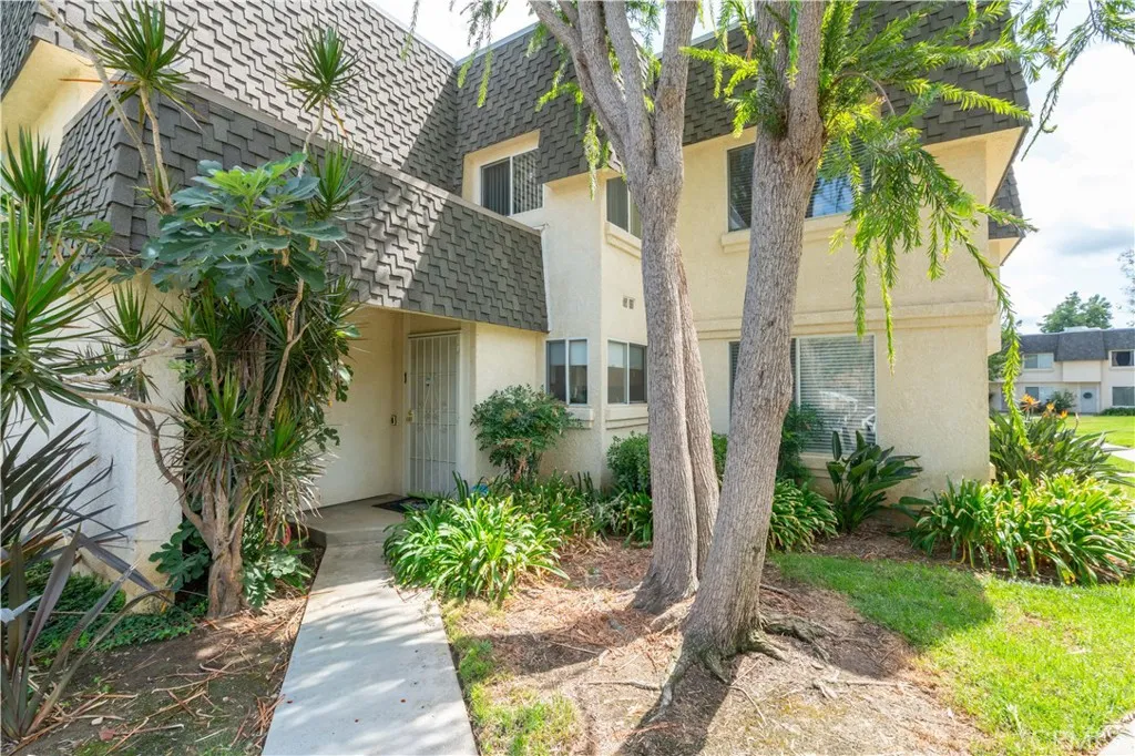 19036 Kittridge Street 1, Reseda, California 91335 home-pic-2